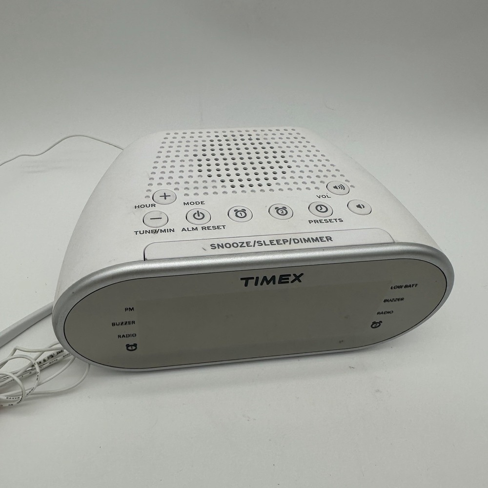 Timex‎ IT2312 White AM/FM Dual Alarm Clock Radio Digital Red LED Display Battery